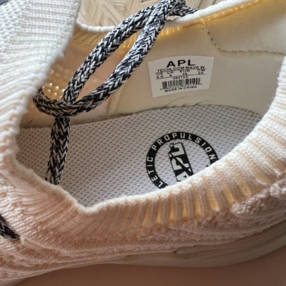 NWOT APL Techloom Wave Sneakers - Picture 3 of 3